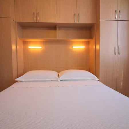 公寓 Leticija Near Center 波雷奇