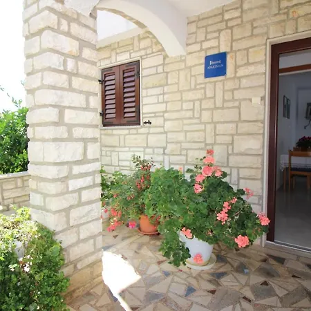 Leticija Near Center Apartment Porec