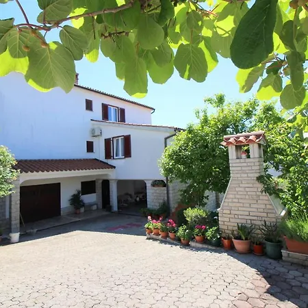 Leticija Near Center * Porec