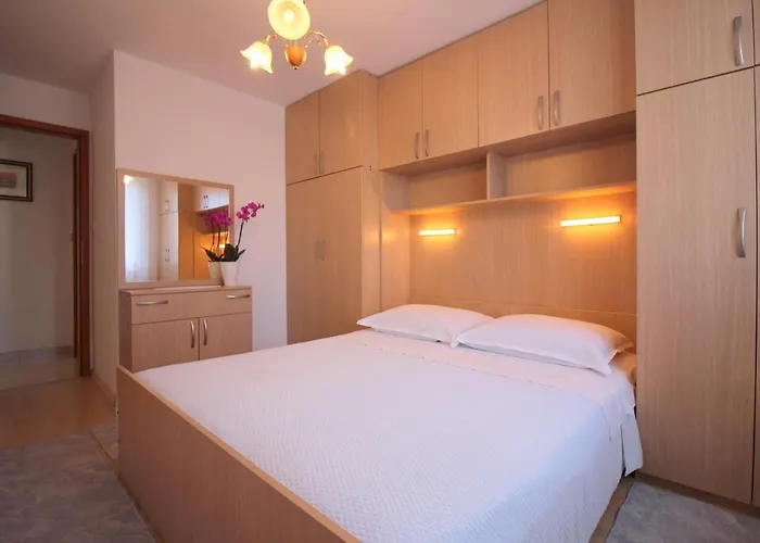 Leticija Near Center Appartement *