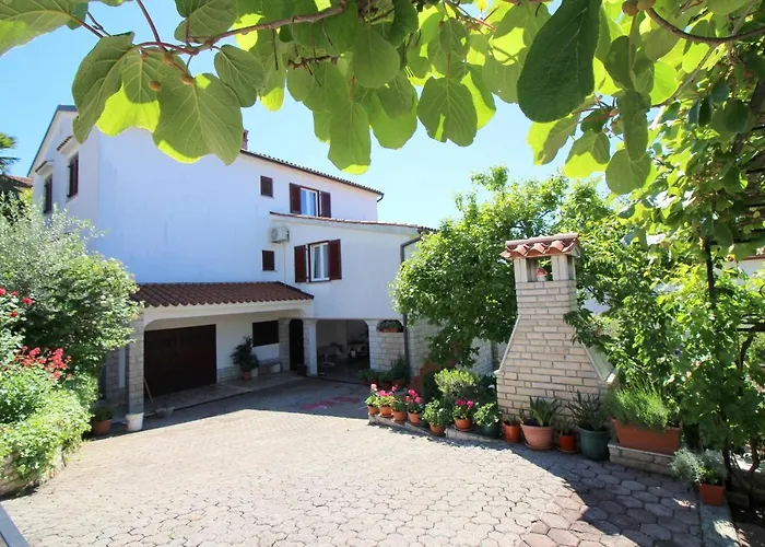 Leticija Near Center * Poreč